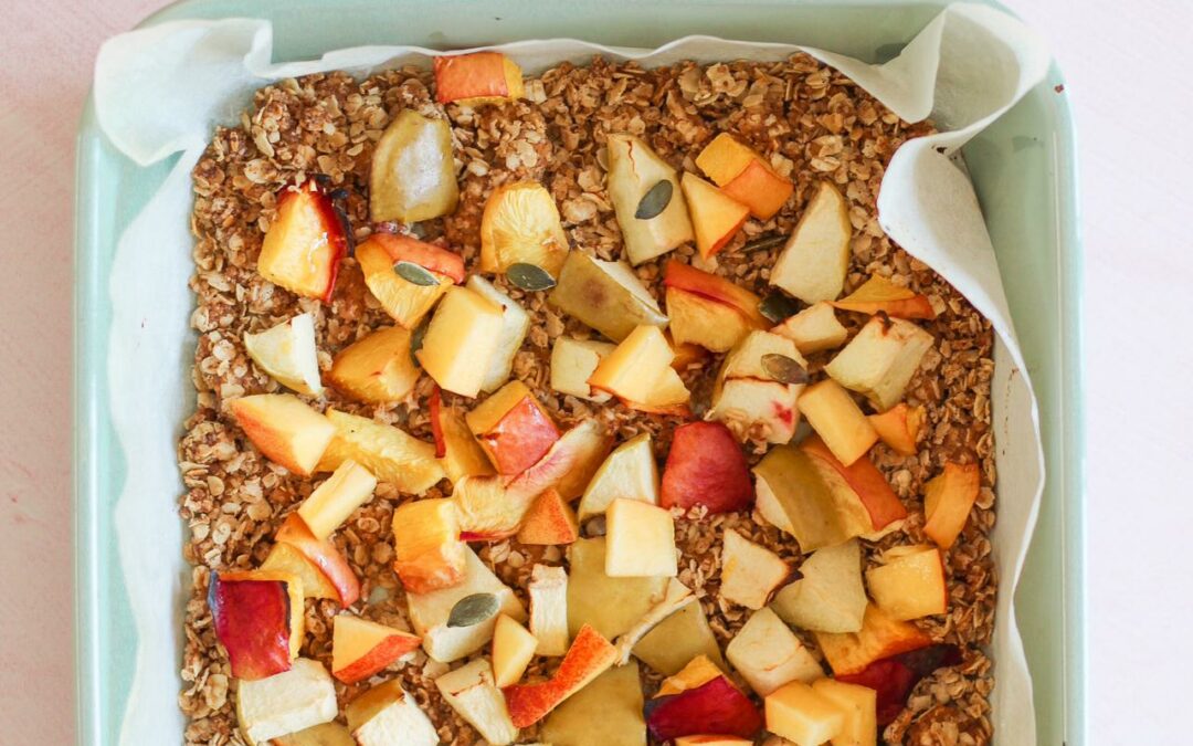 Crumble de pêssego e maçã com aveia