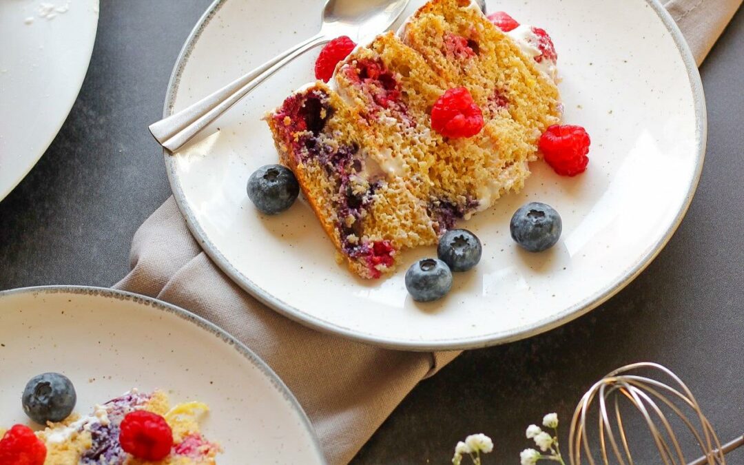 Naked Cake de limão e frutos vermelhos