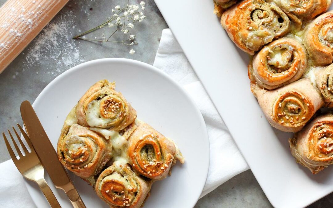 Rolinhos integrais de pesto e mozzarella