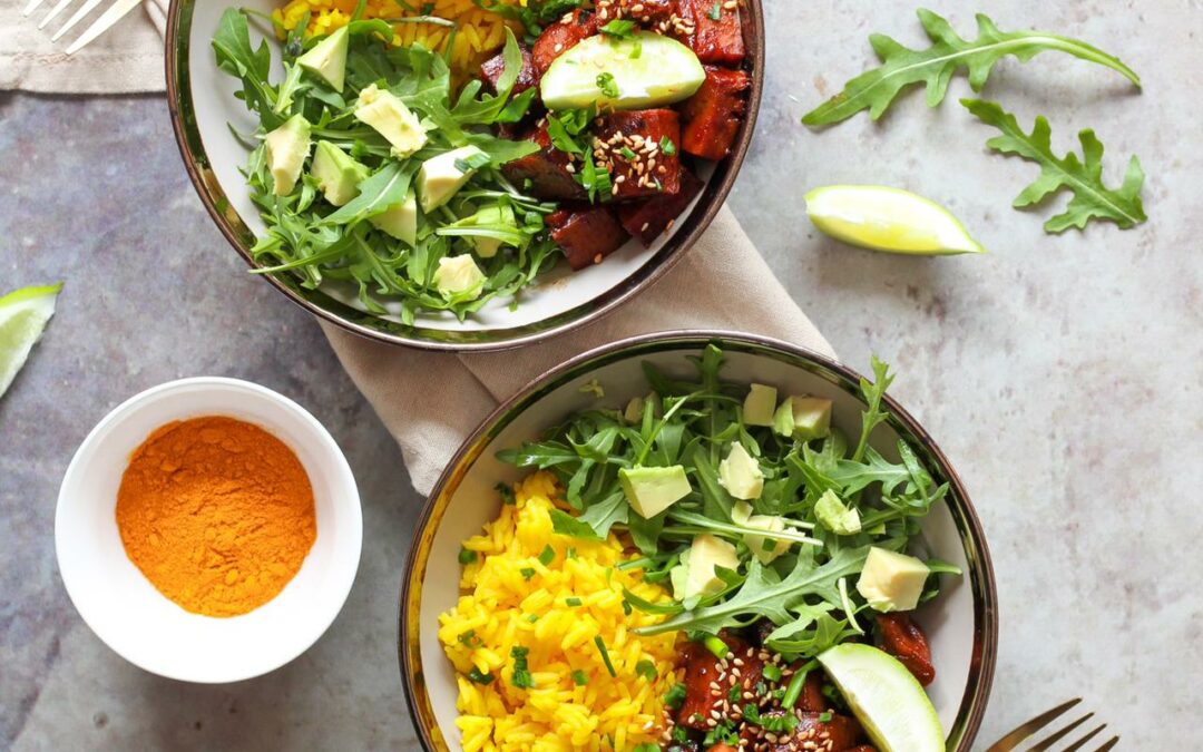 Vegan Bowl de Seitan Agridoce e Arroz de Açafrão